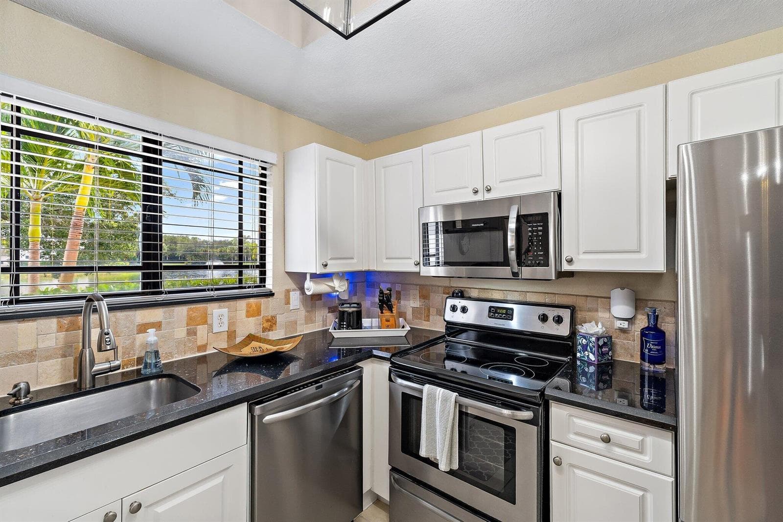 021-2811GrandePkwy-103-PalmBeachGardens-