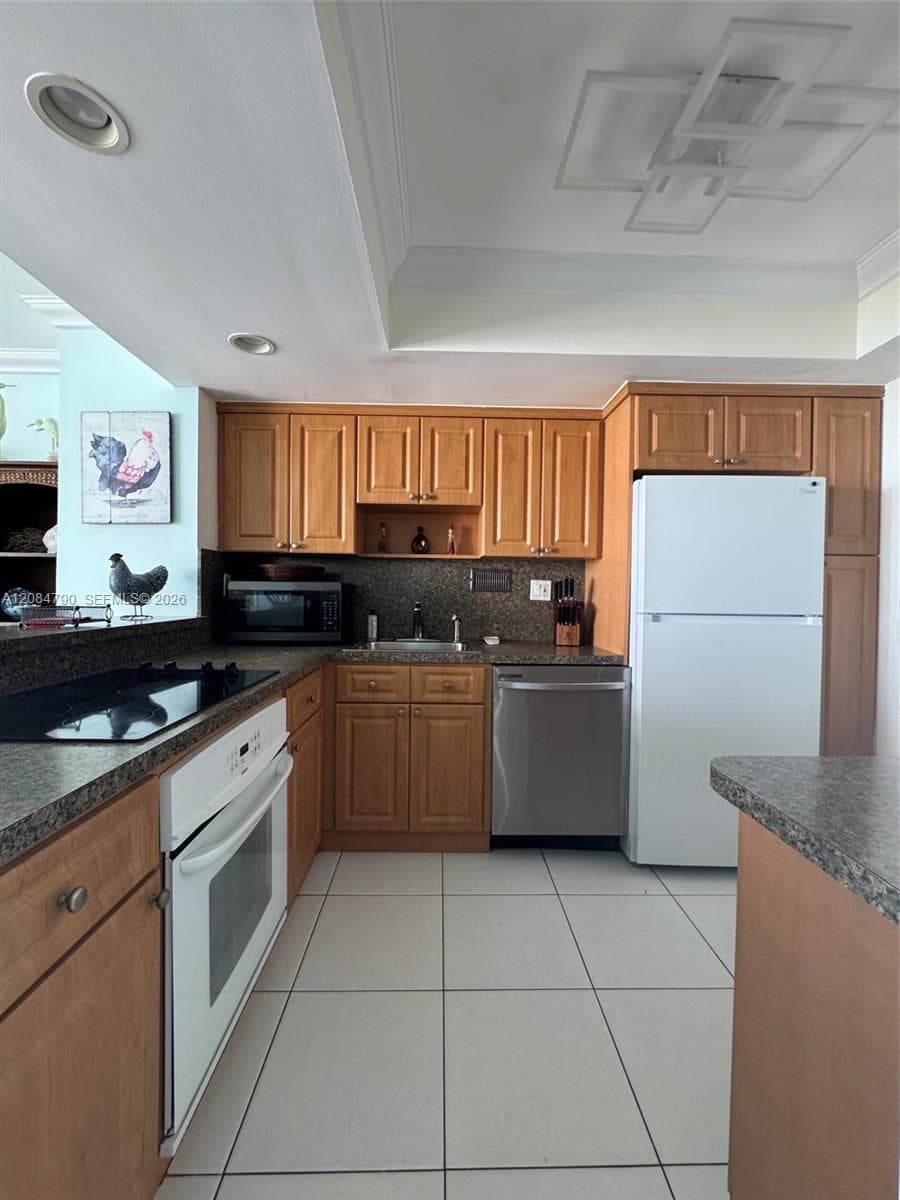 PARKER DORADO CONDO · #1003 in Hallandale Beach - Photo 6