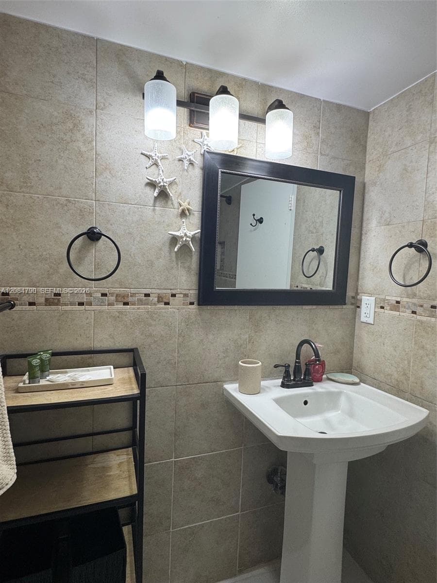 PARKER DORADO CONDO · #1003 in Hallandale Beach - Photo 19