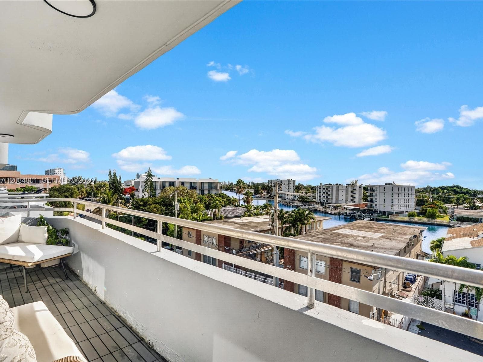 BYRON BAY · #502 in Miami Beach - Photo 36