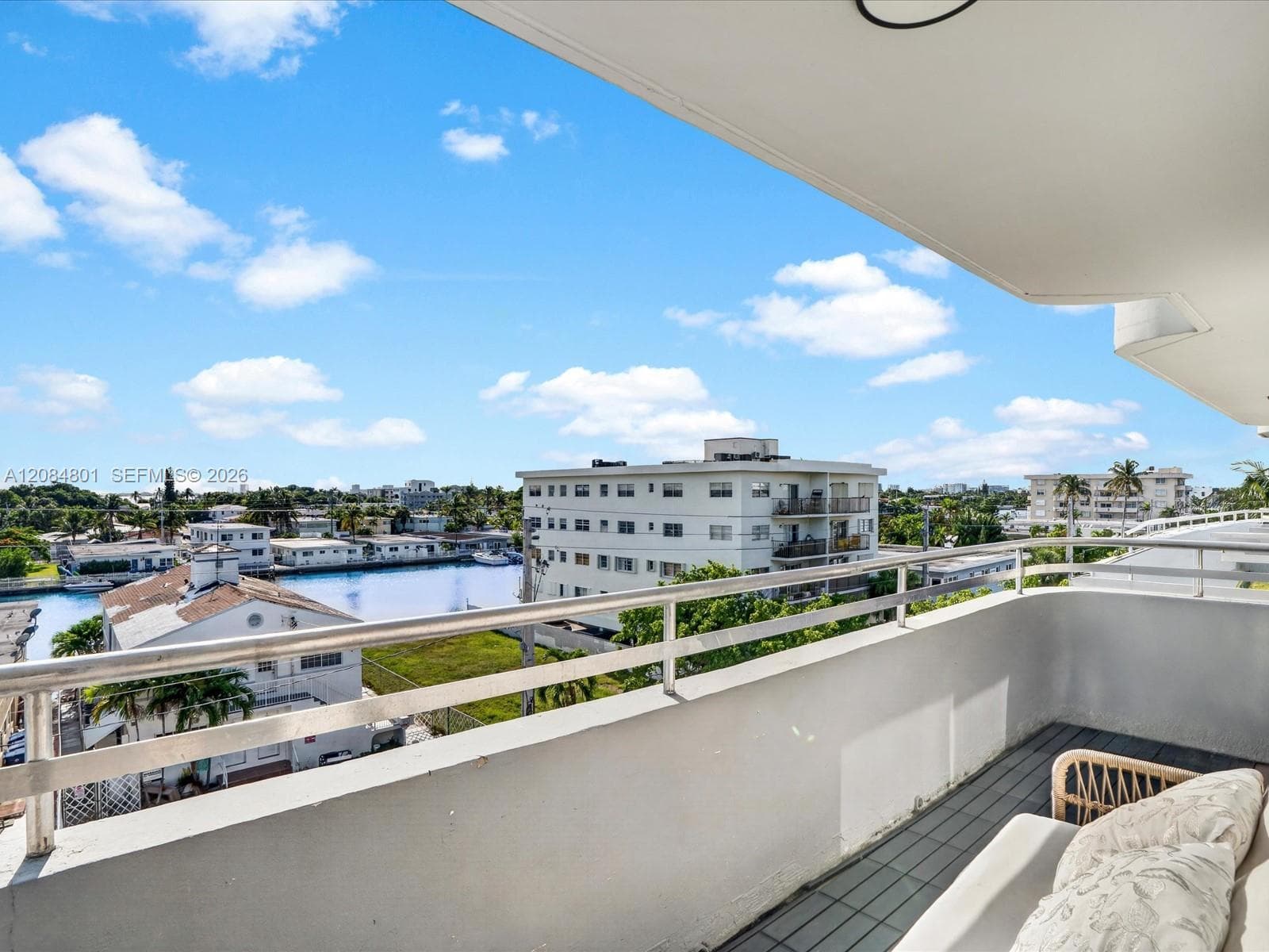 BYRON BAY · #502 in Miami Beach - Photo 37