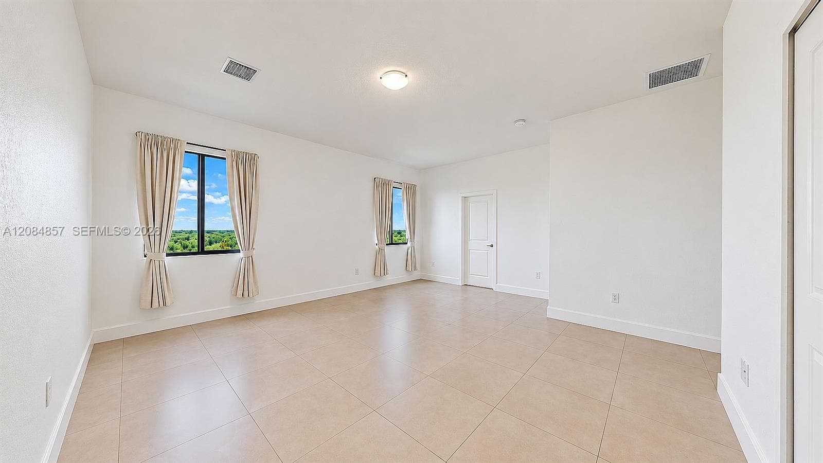 15811 SW 136th Ter photo 23