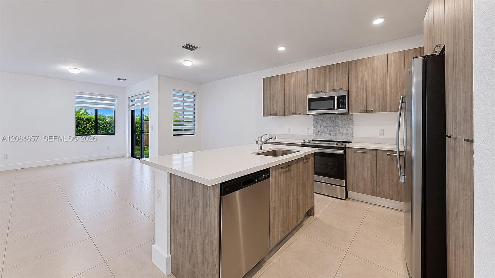 15811 SW 136th Ter photo 6