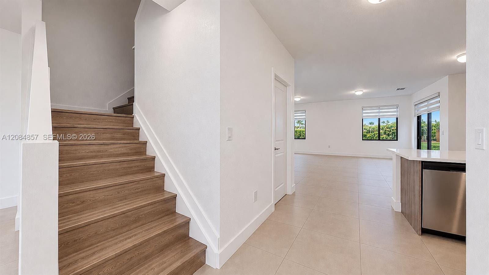 15811 SW 136th Ter photo 5