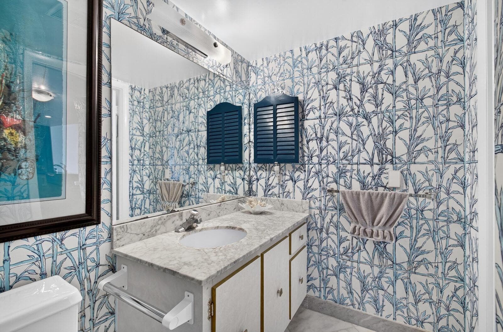 POWDER ROOM