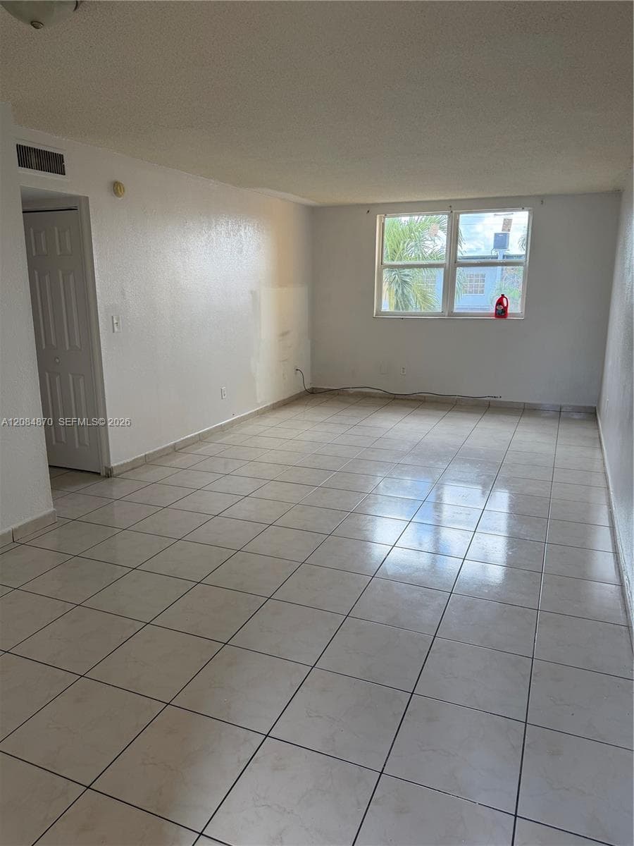 LAS ESTRELLAS CONDO · #202 in Hialeah - Photo 6