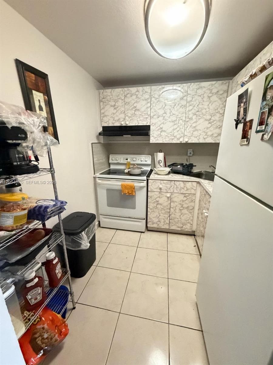 LAS ESTRELLAS CONDO · #202 in Hialeah - Photo 5