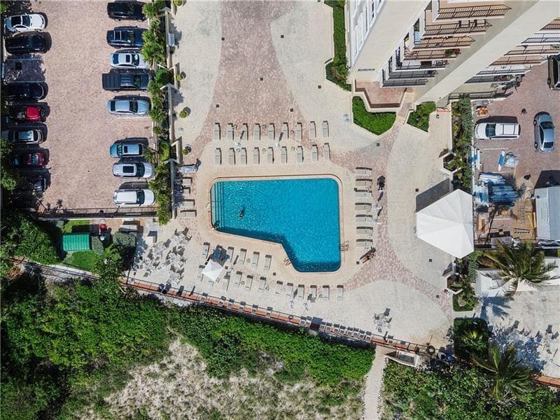 Oceanfront pool