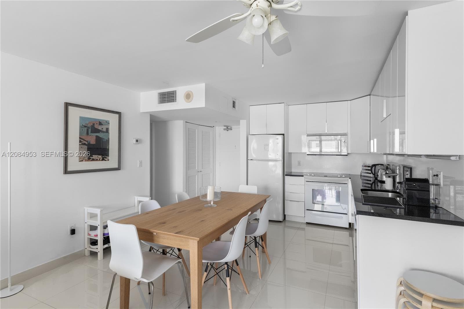 OCEAN POINT CONDO · #607 in Miami Beach - Photo 4