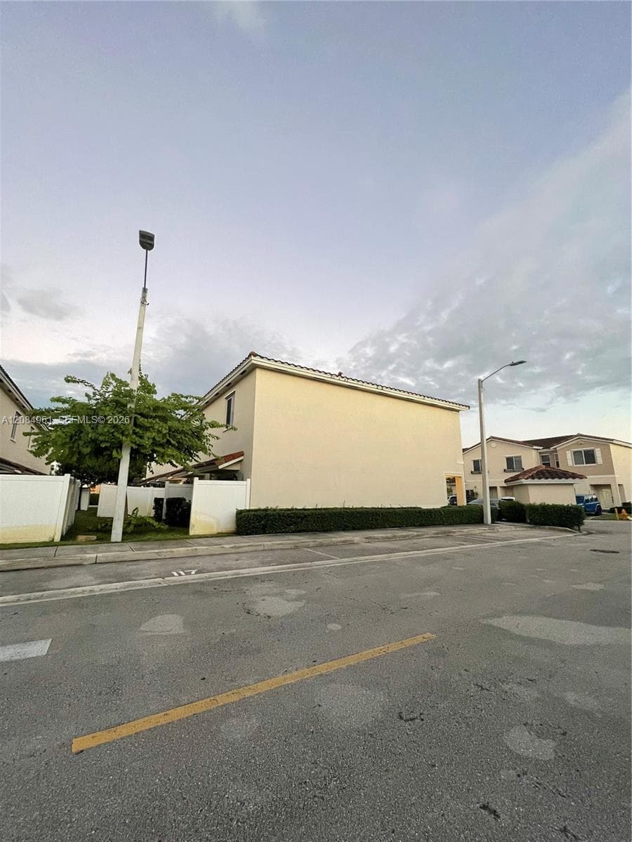 2823 NW 181st St photo 32