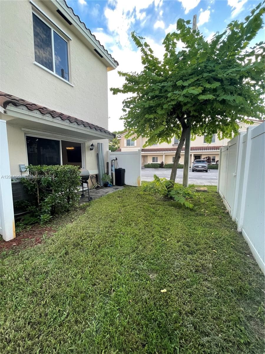 2823 NW 181st St photo 29