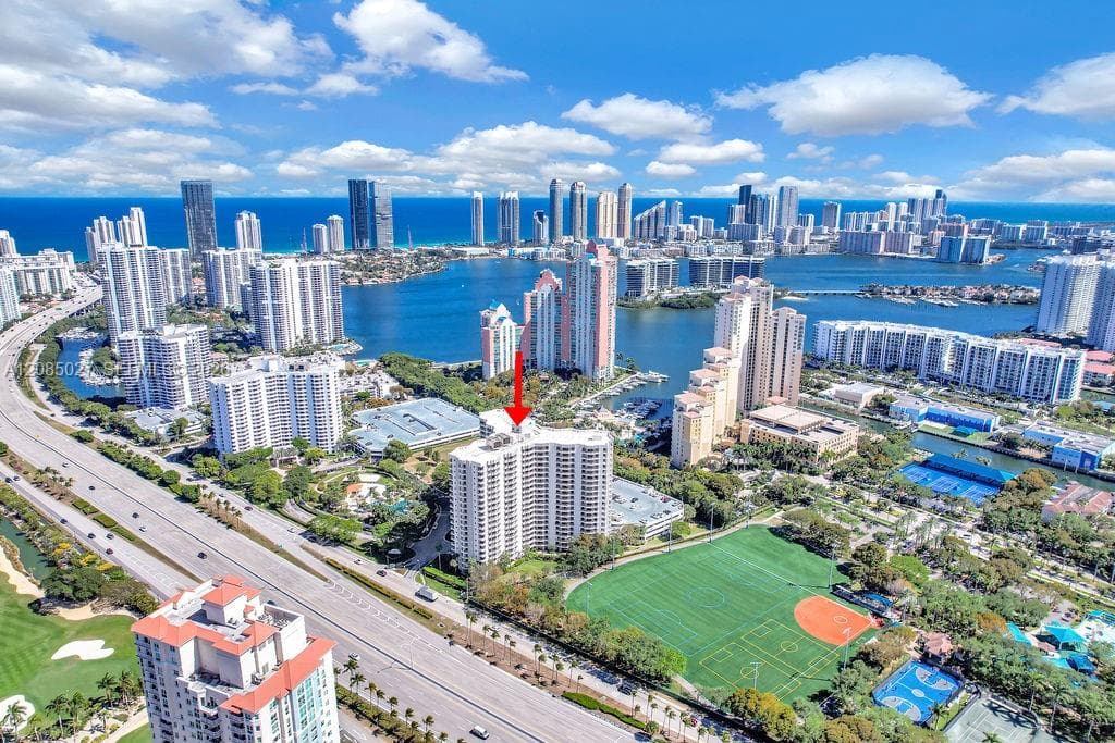 PARC CENTRAL AVENTURA SOU · #LP03 in Aventura - Photo 2