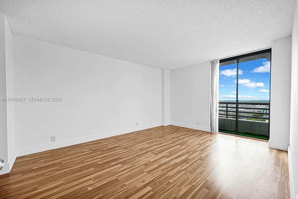 PARC CENTRAL AVENTURA SOU · #LP03 in Aventura - Photo 17