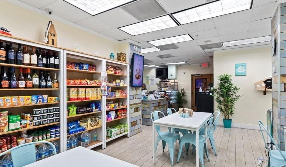 Cafe/store