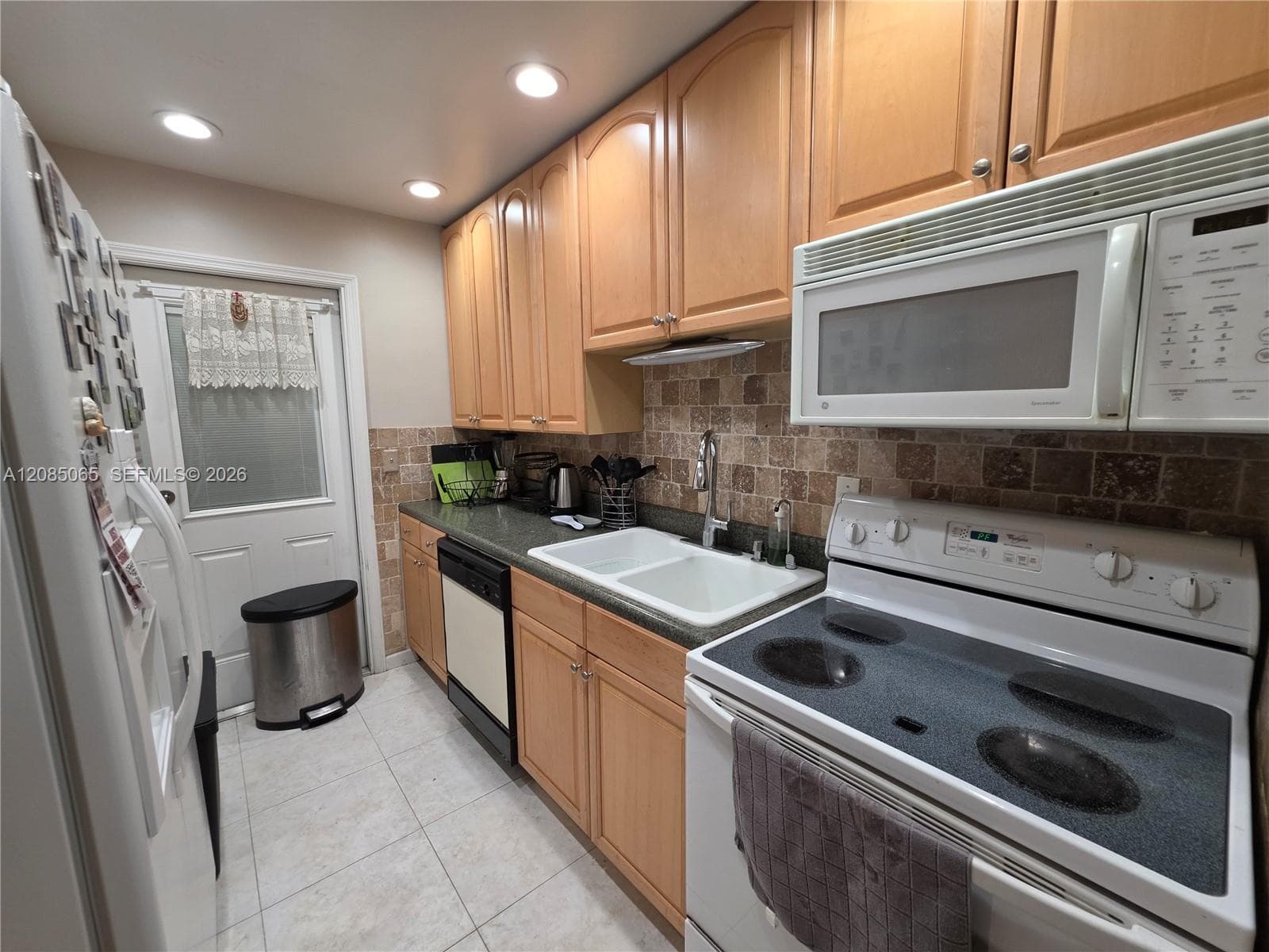 TOWN & COUNTRY APTS CONDO · #119 in Hollywood - Photo 13