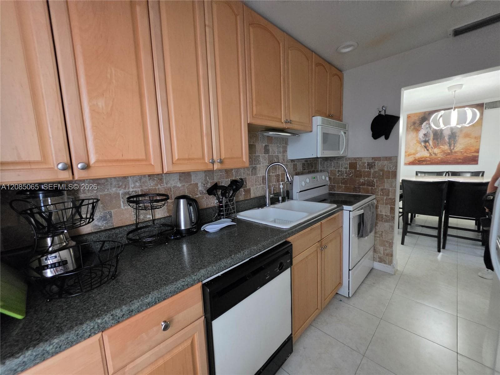 TOWN & COUNTRY APTS CONDO · #119 in Hollywood - Photo 17