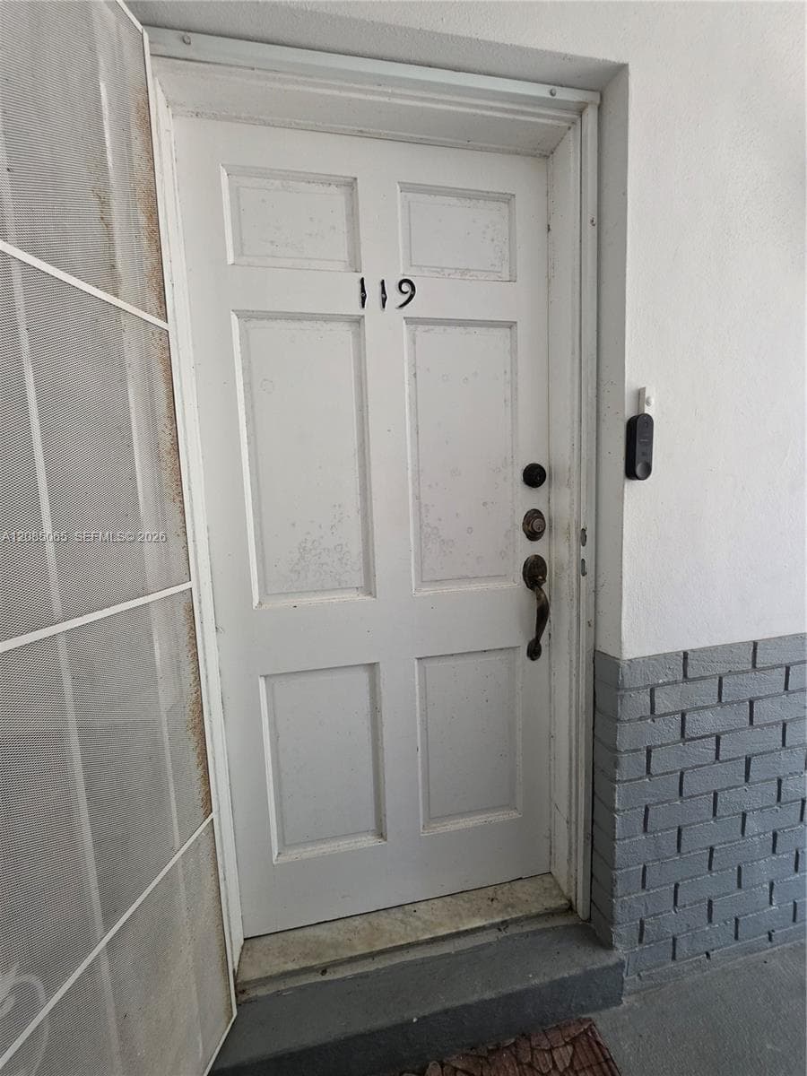 TOWN & COUNTRY APTS CONDO · #119 in Hollywood - Photo 5