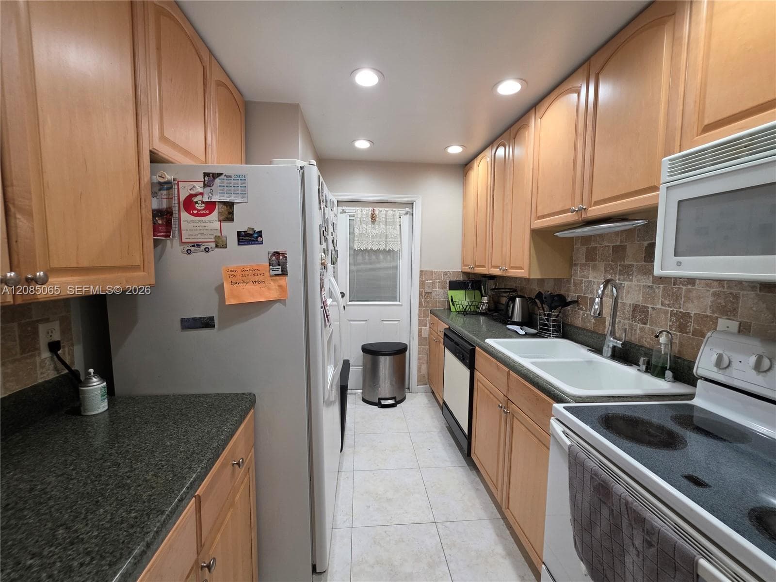 TOWN & COUNTRY APTS CONDO · #119 in Hollywood - Photo 11