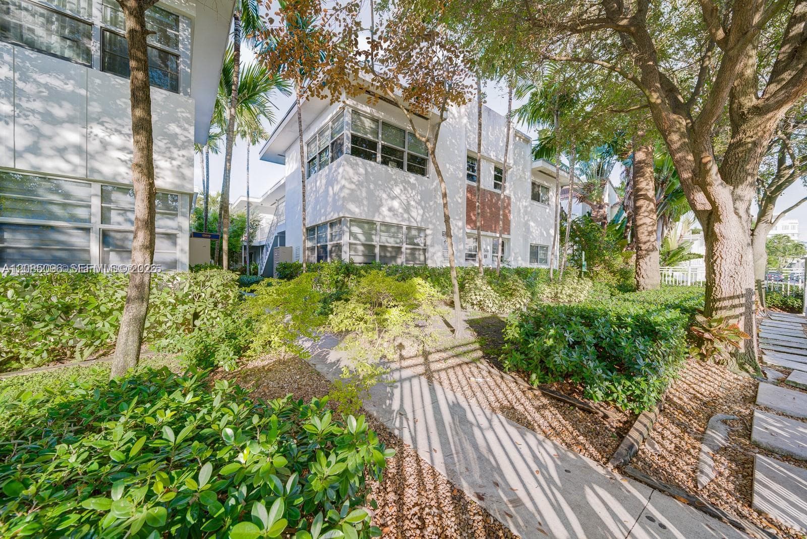 ETRURIA CONDO · #325 in Miami Beach - Photo 7