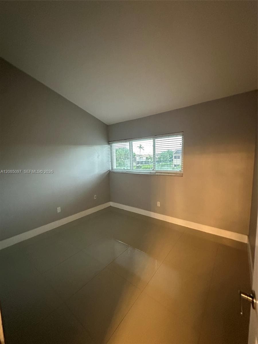 14357 Kendale Lakes Cir #14357 photo 35