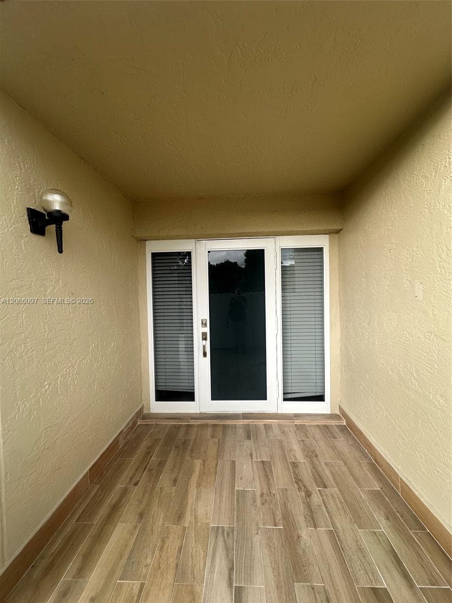 14357 Kendale Lakes Cir #14357 photo 4