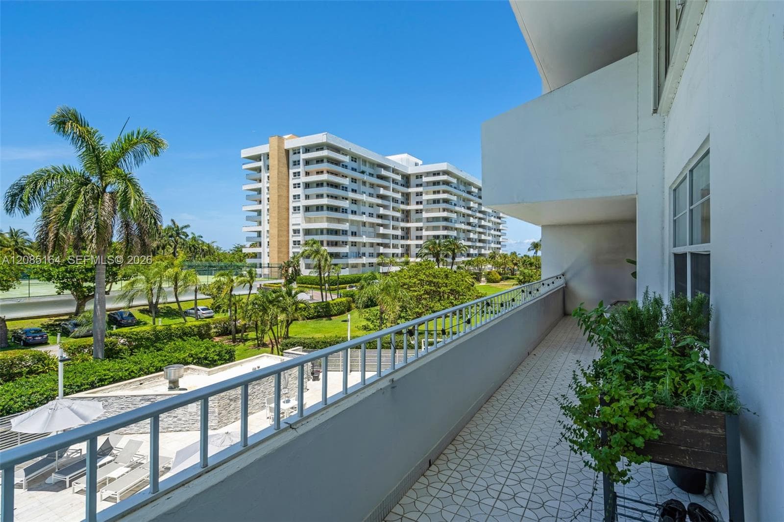 Commodore Club South · #310 in Key Biscayne - Photo 18
