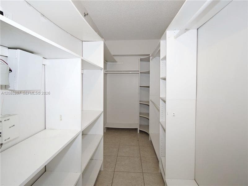Walking closet Master Bedroom