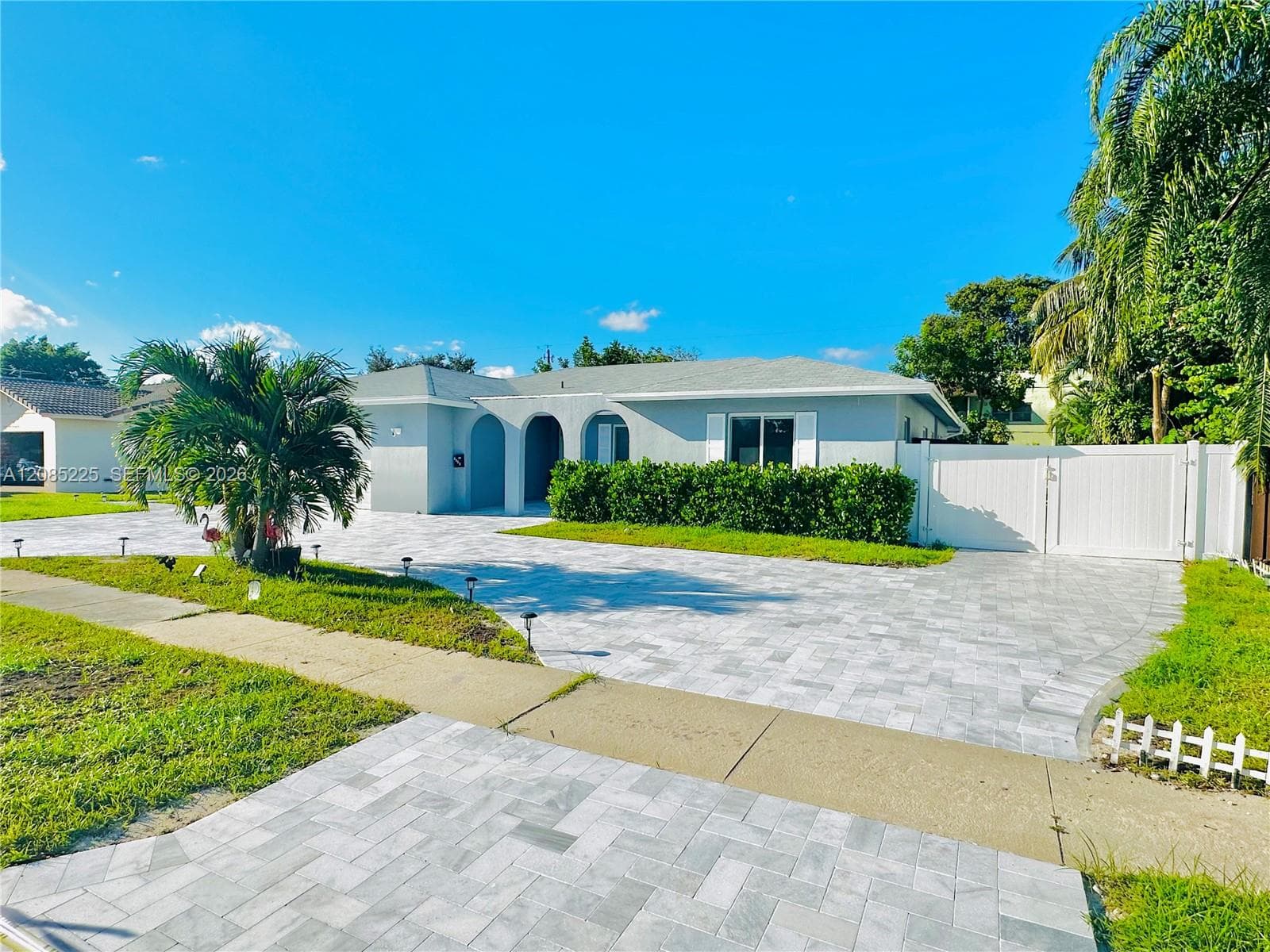 1545 NW 11th St photo 3
