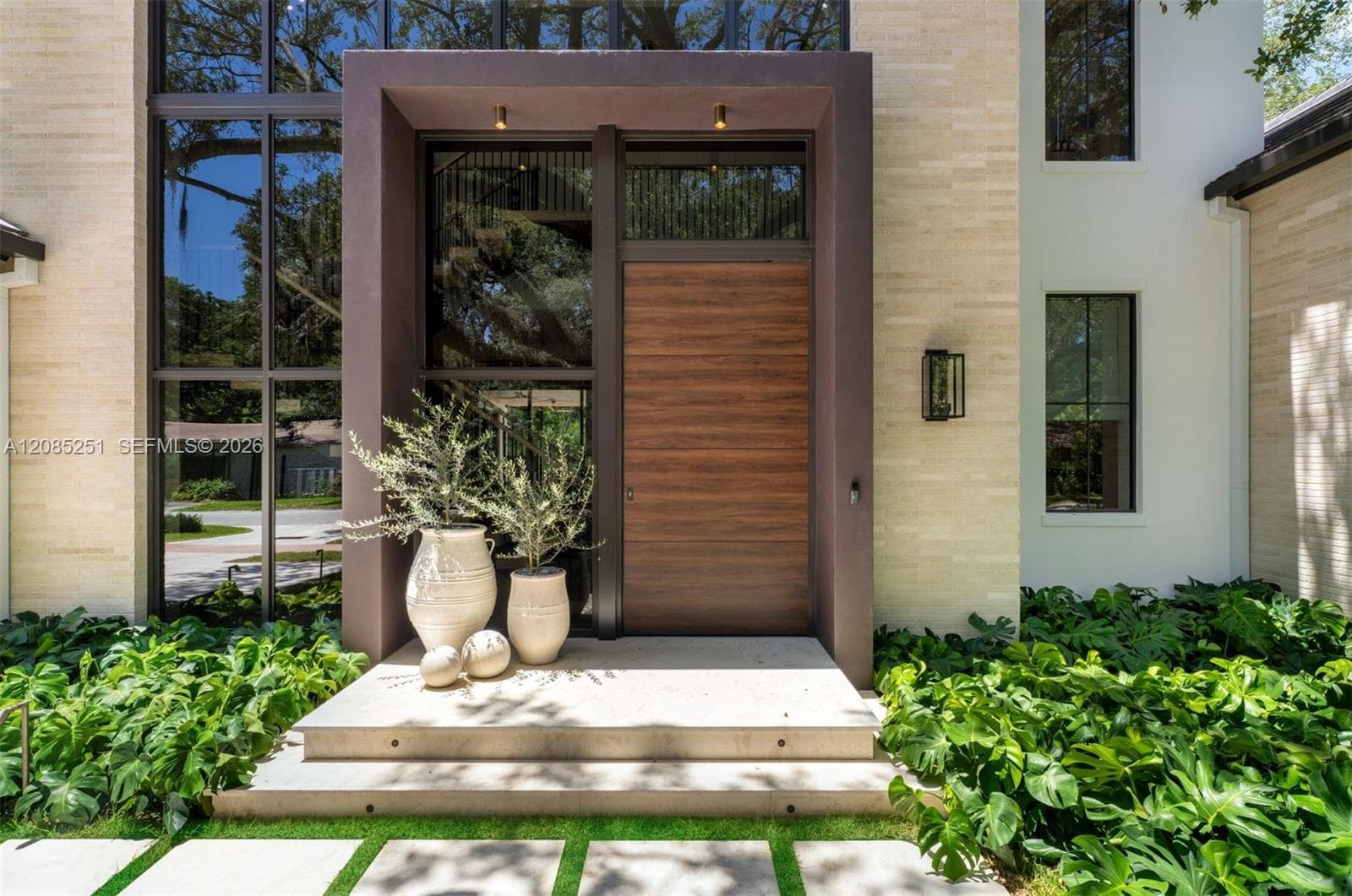 418 Castania Ave photo 3