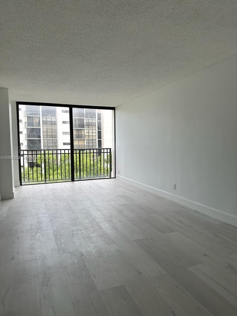PLAZA OF AMERICAS CONDO 4 · #726 in Sunny Isles Beach - Photo 6