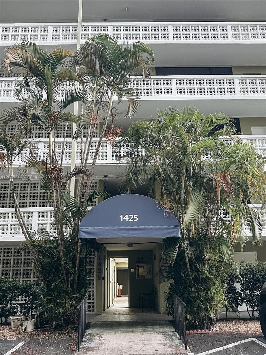 SANTA MONICA CONDOMINIUM · #204A in Hollywood - Photo 18