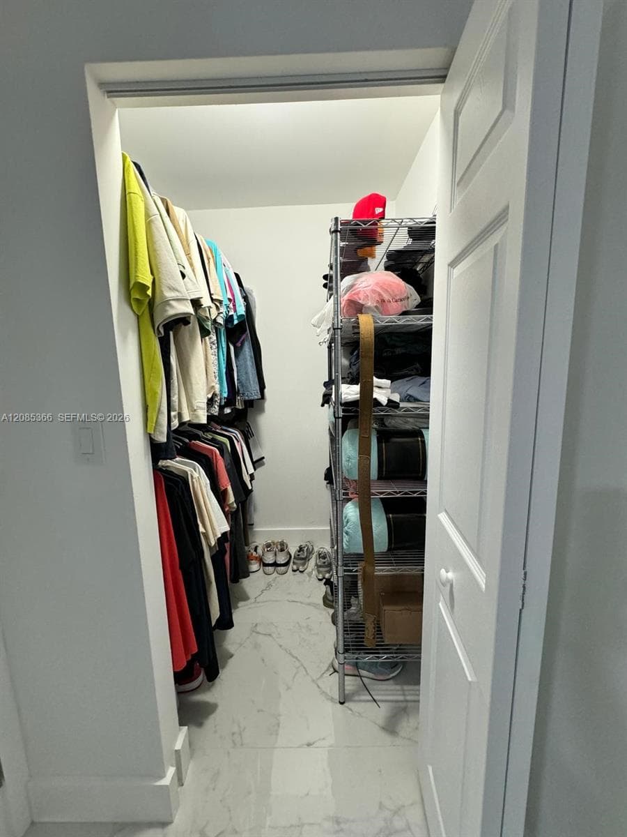 WATERVIEW CONDO · #17-305 in Miami - Photo 6