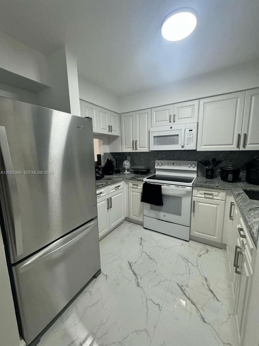 WATERVIEW CONDO · #17-305 in Miami - Photo 3