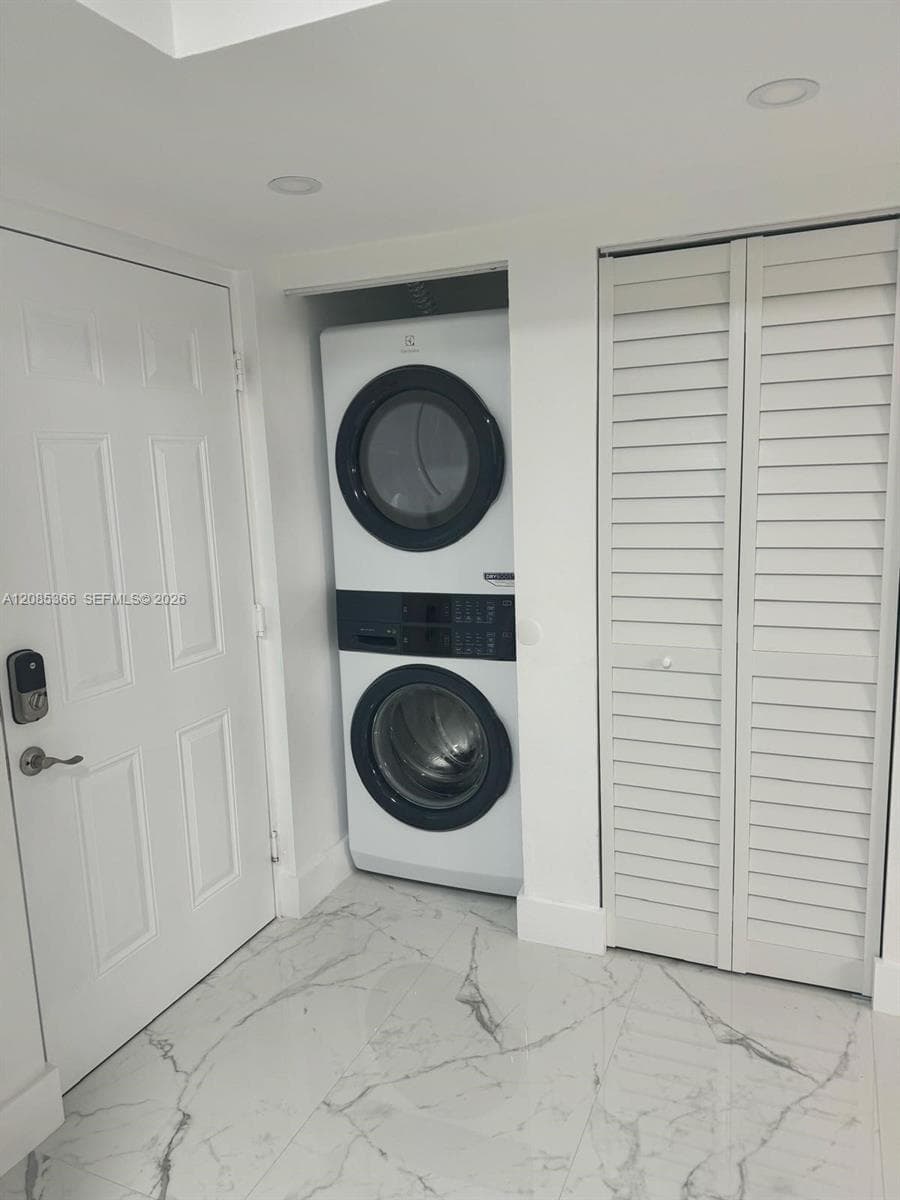 WATERVIEW CONDO · #17-305 in Miami - Photo 8