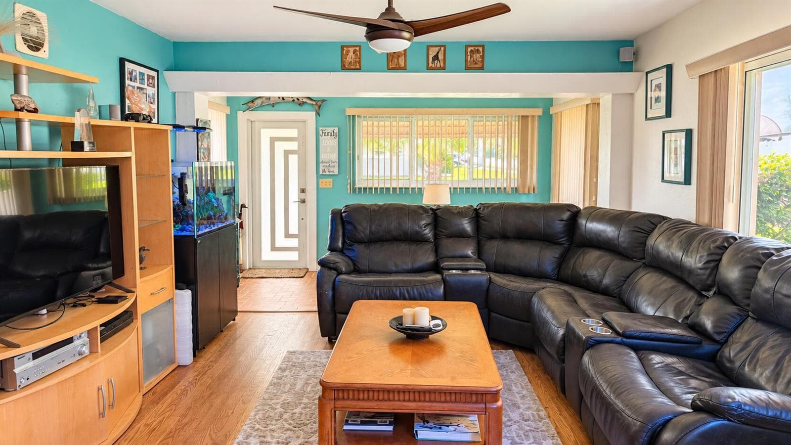 2347 HARDING - LIVING ROOM