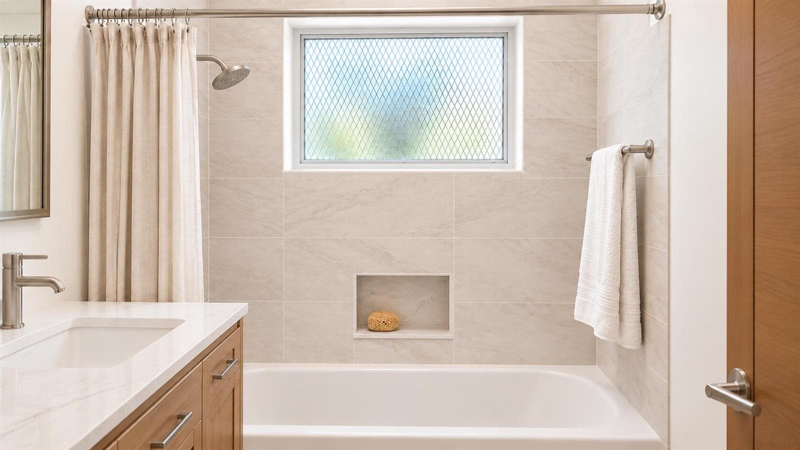 2347 ADU BATH VIRTUALLY STAGED 2