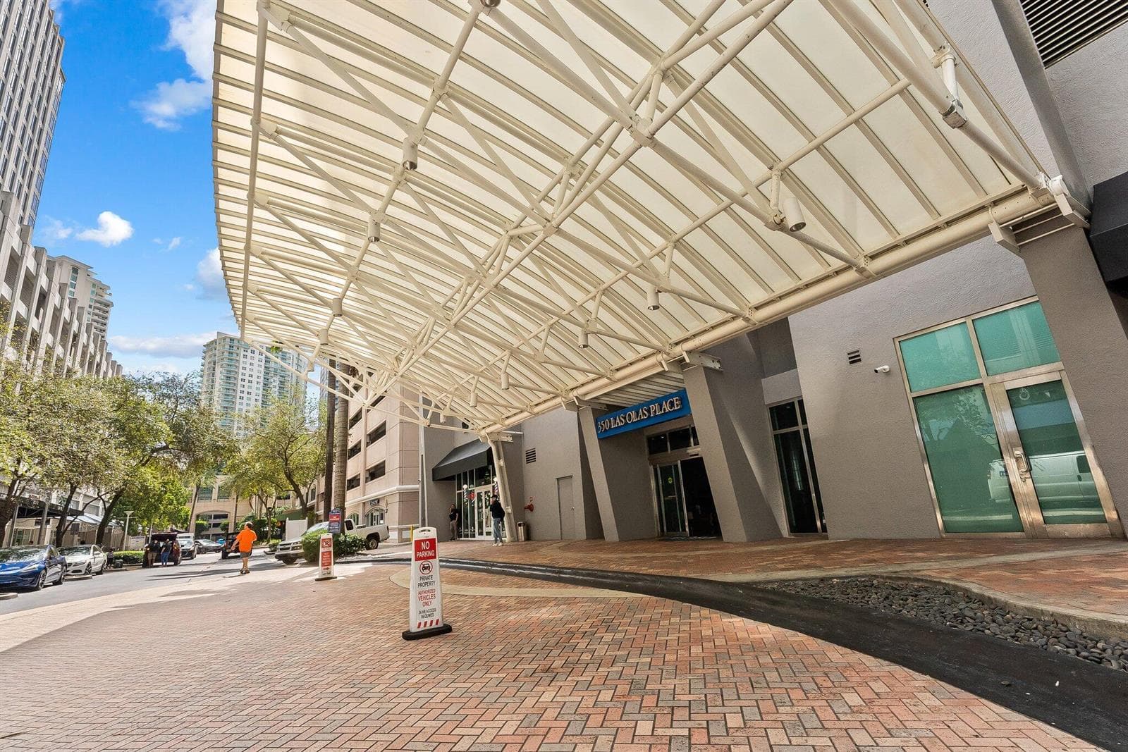 350 Las Olas Place