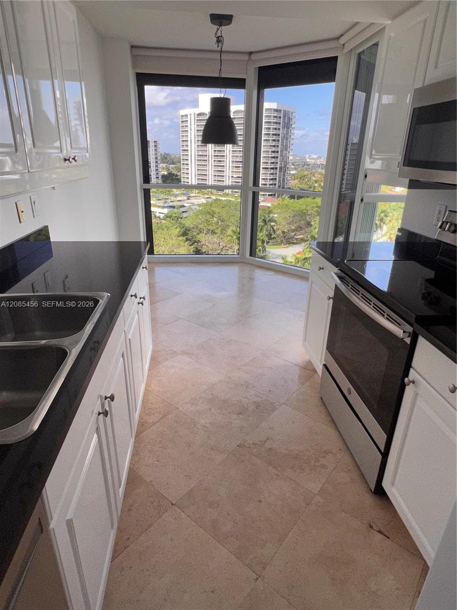SOUTH TOWER AT THE POINT · #1206 in Aventura - Photo 12