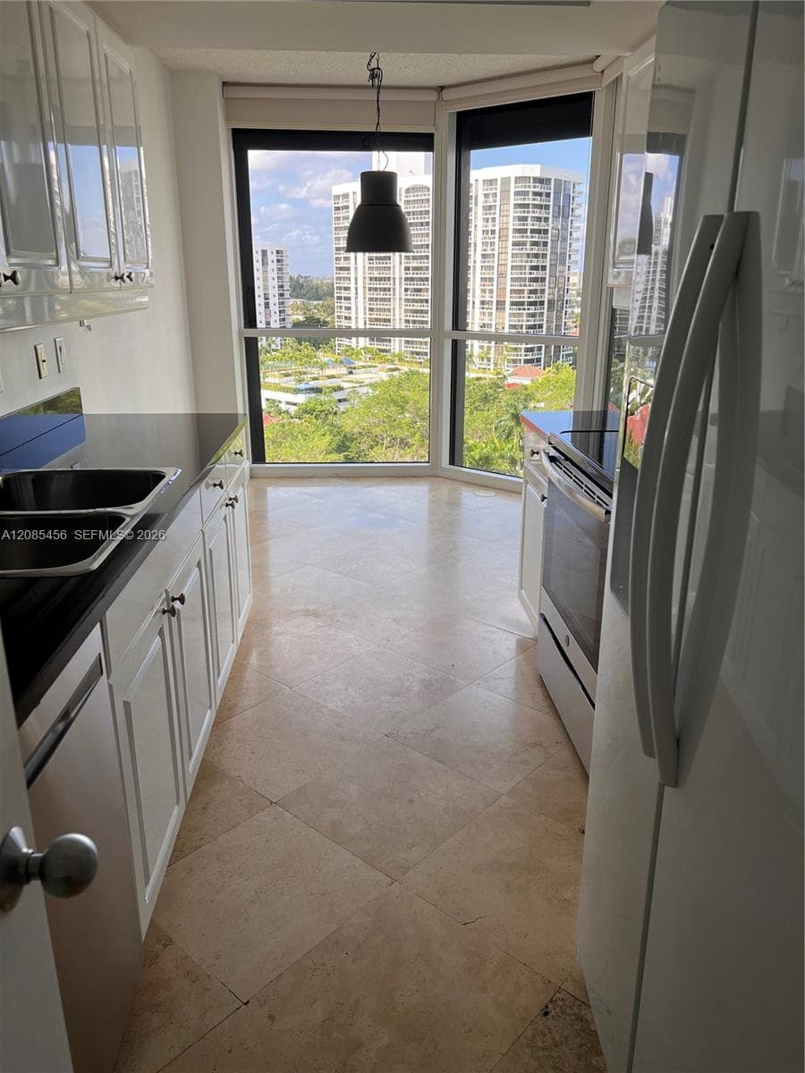 SOUTH TOWER AT THE POINT · #1206 in Aventura - Photo 7