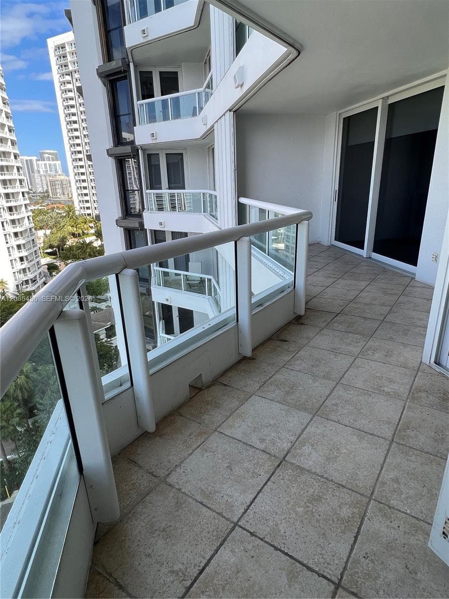 SOUTH TOWER AT THE POINT · #1206 in Aventura - Photo 15
