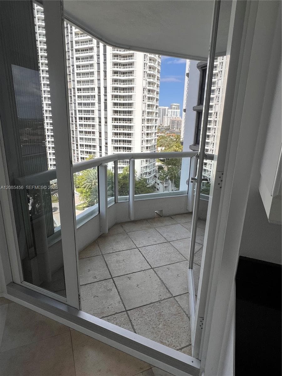 SOUTH TOWER AT THE POINT · #1206 in Aventura - Photo 11