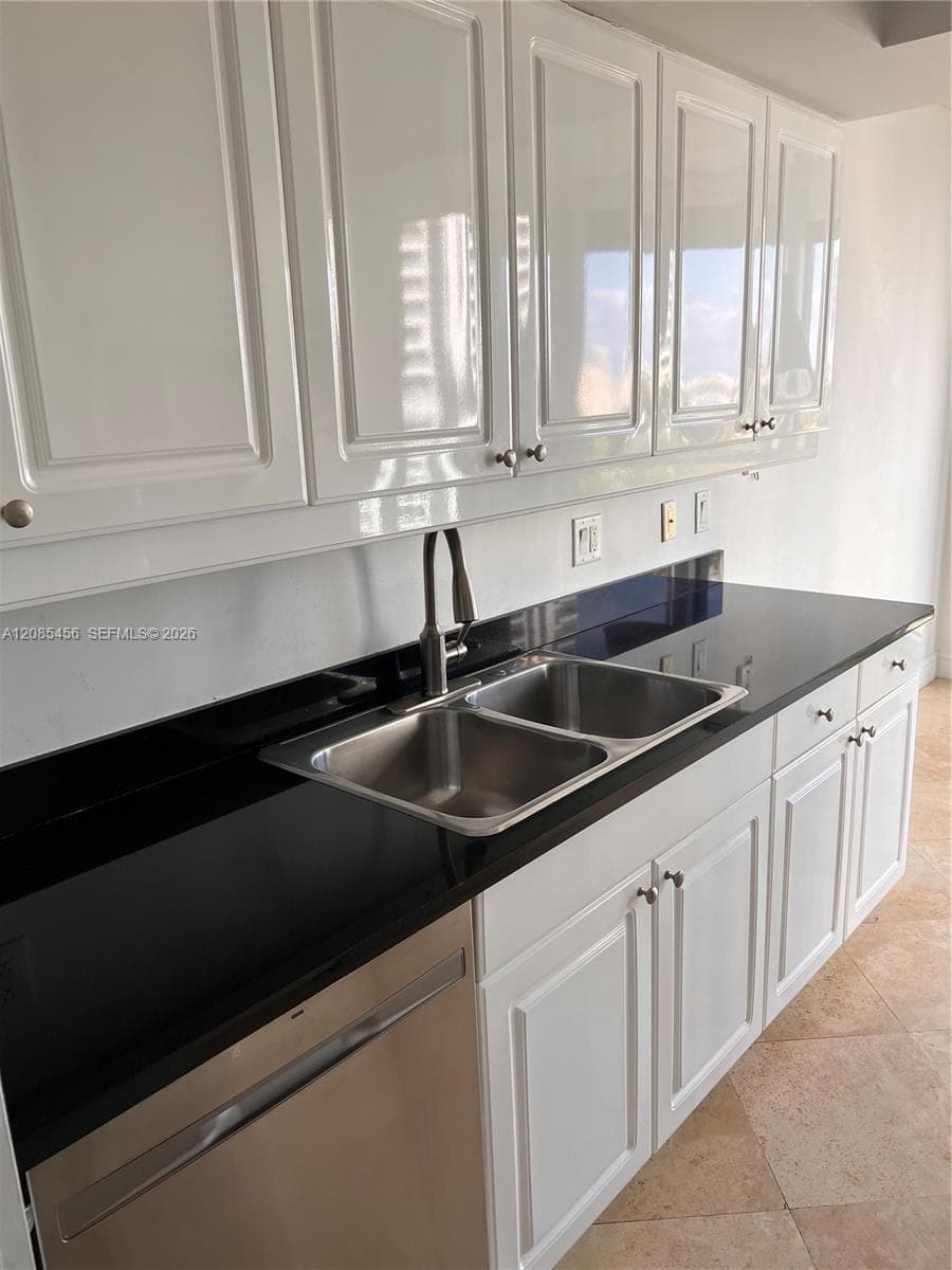 SOUTH TOWER AT THE POINT · #1206 in Aventura - Photo 8