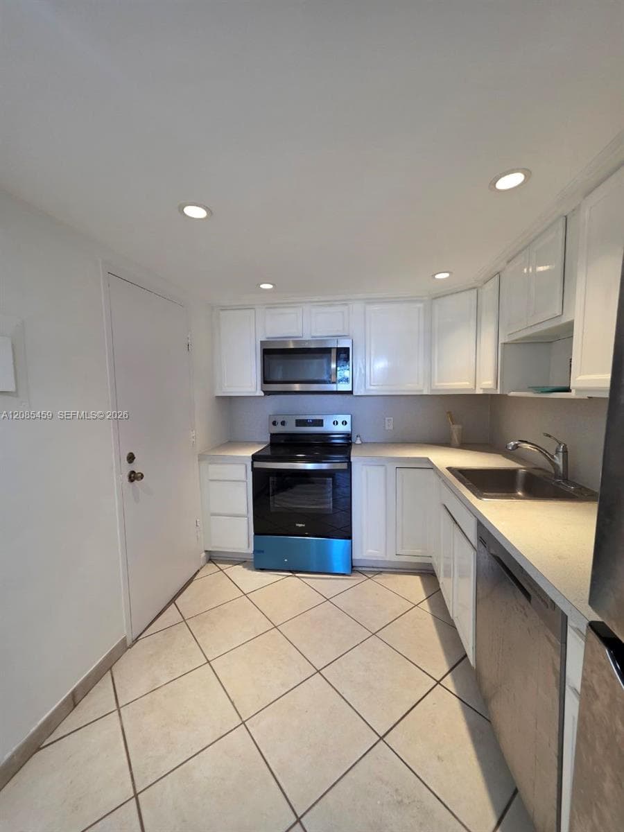 SOUTH BAY CLUB CONDO · #401 in Miami Beach - Photo 5