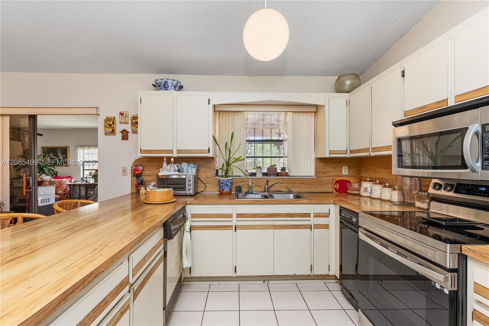 13828 SW 22nd Ter photo 4