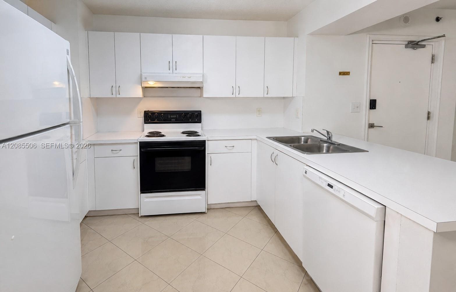 CASA GRANDE I TOWERS COND · #1403 in Miami - Photo 4