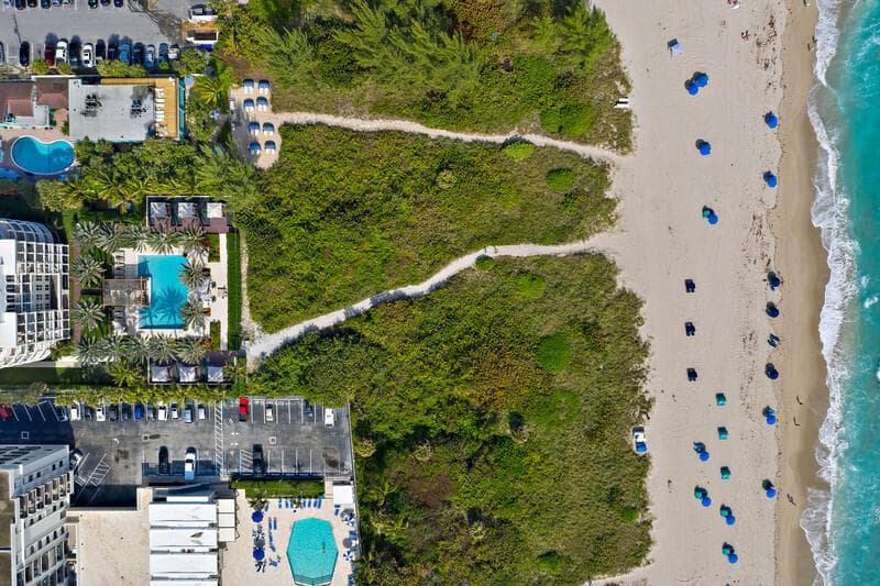 beach path from pool to ocean