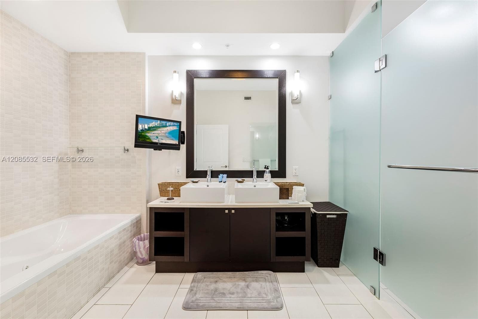 THE BLUE A RESORT HOTEL C · #1512 in Doral - Photo 18