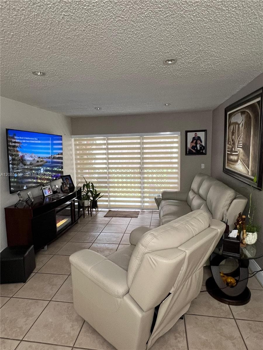 Los Arboles · #F104 in Hialeah - Photo 1