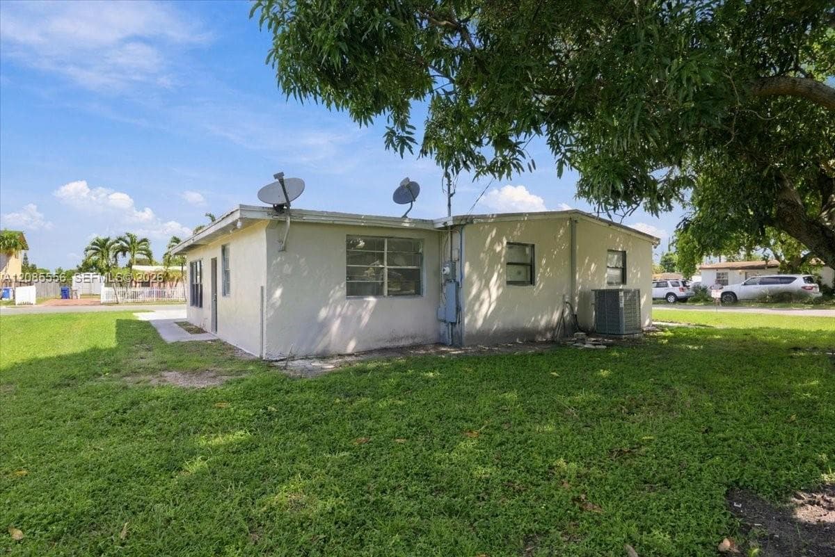 1589 NW 4th Ave photo 36
