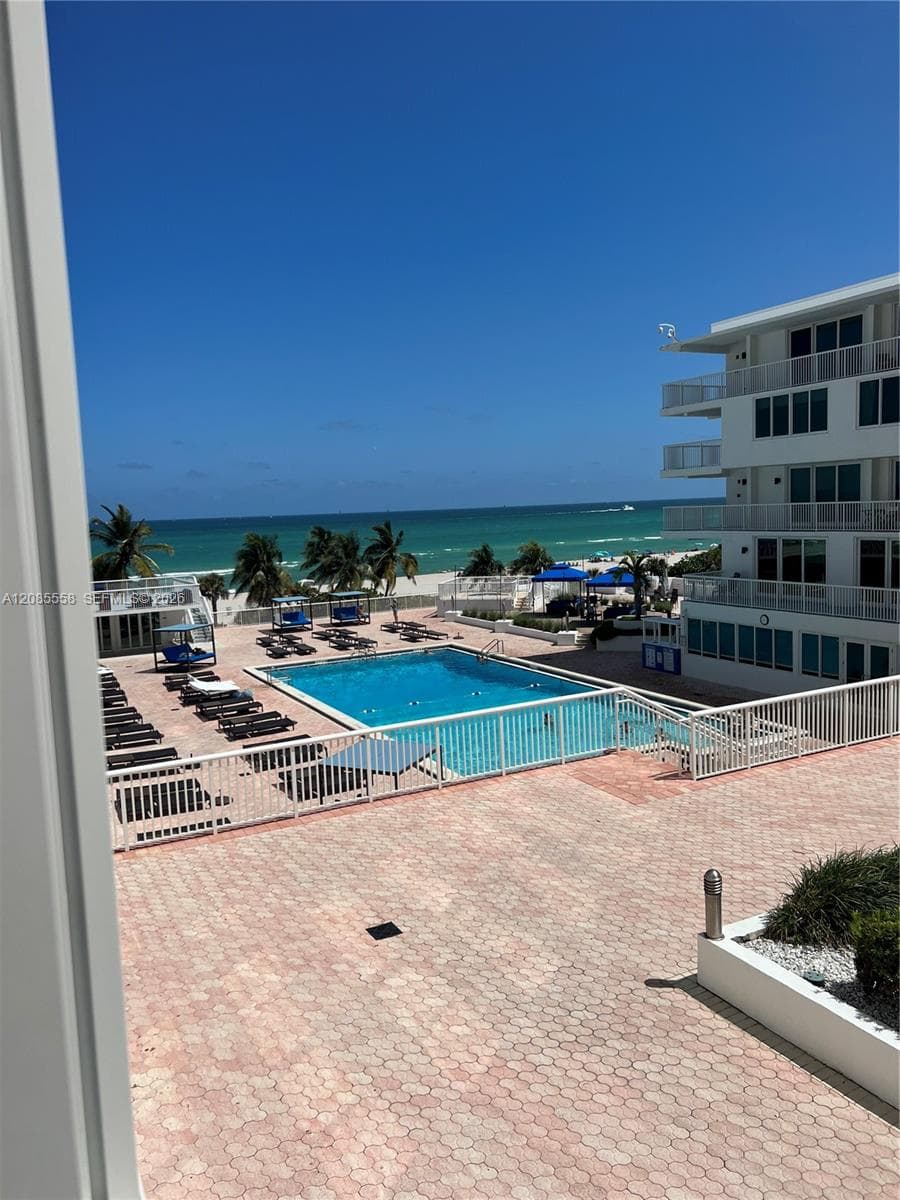 THE CARRIAGE HOUSE CONDO · #210 in Miami Beach - Photo 23